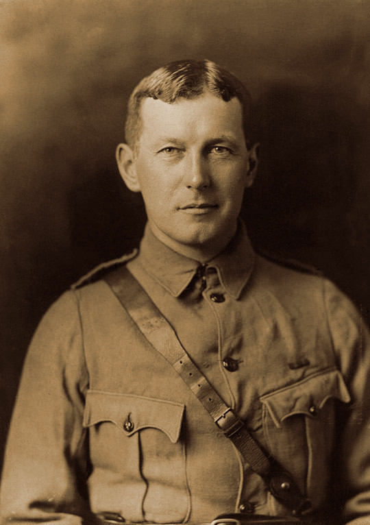 John_McCrae_in_uniform_circa_1914